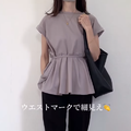甘辛オフィスコーデの定番。「ペプラムブラウス」は40代の夏のワードローブに加えたい一枚【40代の毎日コーデ】 画像