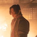 吉沢亮、堤真一に膝枕・眞栄田郷敦は炎の中で苦悩の表情 映画「バババ」独占場面写真解禁 画像