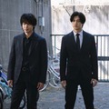 【DOPE 麻薬取締部特捜課 第1話】危険迫る才⽊（高橋海人）のもとに陣内（中村倫也）が現れる 画像