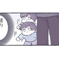 散歩中ノリノリで謎の上下運動!? 息子VS通りすがりの男性、果たして勝者は？【ちっちゃなやさしさに、今日も救われてます ＃８】 画像
