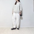 夏に心地いいナチュラルトーンのゆるリラックス服。大人に映えるコーデにするには？【40代の毎日コーデ】
