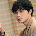 磯村勇斗、“再共演”稲垣吾郎の新たな一面に驚き「より好きになりました」ヒロイン堀田真由との印象深いシーンも明かす【「僕達はまだその星の校則を知らない」インタビュー】 画像