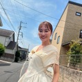 新山千春「旦那さんとぶらり散歩」ノースリーブのデートコーデ披露「眼鏡姿が素敵」「可愛い」と反響 画像