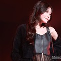 元AKB48込山榛香、バスローブから美バストチラリ「セクシー」「破壊力すごい」の声 画像