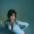 日向坂46富田鈴花、スタイル輝くボディスーツ姿カット解禁「体のラインを綺麗に見せられる服を探していた」【鈴花サーキット】 画像