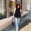 白×黒×デニムの黄金比。甘すぎない大人のフレンチシックな着こなし術