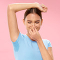 「もしかして加齢臭？」更年期世代の「汗のニオイが変わってきたかも」は気のせいではなかった！皮膚科医も注目する汗どめ成分と効果的な対策とは【医師が解説】