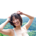 “グラビア界最強ボディ”榎原依那、たわわな美バスト＆圧巻のプロポーションを大胆見せ 画像