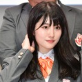 “可愛すぎる新喜劇女優”小寺真理、ミニスカポリス姿で美脚披露 ファンから絶賛の声 画像