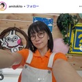 時東ぁみ、脱ぎかけシャツから美バストチラリ「二度見した」「大胆」 画像