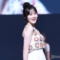 本田紗来、へそ出し×眼鏡コーデに視線集中「印象変わる」「大人っぽい」 画像