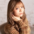 ギャルママモデルまぁみ、前かがみショットで美バスト大胆チラ見せ「セクシー」「ドキッとする」 画像