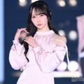 ≠ME谷崎早耶、肩出し衣装に視線集中 大人ガーリーコーデ披露【関コレ2025A/W】 画像