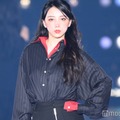 「ガルプラ」出身のスー・ルイチー、変形スカート着こなしで美脚スラリ【関コレ2025A/W】 画像