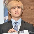 カノックスター、娘顔出しの2ショット 家族でディズニー満喫「パパっぷりすごい」「可愛すぎ」 画像