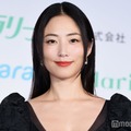 MEGUMI、ベアトップドレスで大胆美デコルテ披露「オンもオフも素敵」「赤がお似合い」と反響 画像
