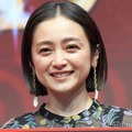 安達祐実、ノースリーブで美肌披露「サイドスリット可愛い」「肌綺麗」の声 画像