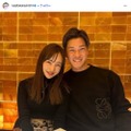 高橋奎二選手、寝室で長女に絵本読む姿に反響「ともちんが撮ったのかな？」「結婚記事飾ってるの素敵」妻は板野友美 画像