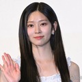 IZ*ONE出身キム・ミンジュ、久々日本イベント登場も”ハプニング” ミニ丈クラシカルワンピでスラリ美脚披露【君の声を聴かせて】 画像