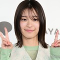 鳴海唯、変形トップスから美肩チラリ「何でも着こなしててすごい」「おしゃれ上級者」と反響 画像