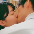 “匂いフェチ”女子＆“触れられない”男が社内でキス 大胆ラブシーン話題「攻めすぎ」「衝撃的」 【ただの恋愛なんかできっこない】 画像