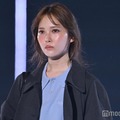 加藤史帆、無造作ヘアで雰囲気ガラリ スタイリッシュなロングコート姿【TGC2025A/W】 画像
