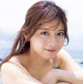 「ゴジュウジャー」出演で話題・まるぴ、美谷間くっきりビキニ姿「ヤンマガ」表紙登場 画像