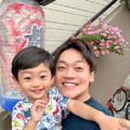 おばたのお兄さん、2歳になった息子と“男2人旅”！親子SHOTに「パパそっくりになってきましたね」「かわいい！」 画像