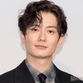 岡田将生、憧れの大物俳優に緊張 30年後の夢にも掲げる「日本を代表する」【アフター・ザ・クエイク】 画像