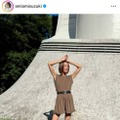 「スタイル良すぎ」鈴木亜美、すらり美脚の私服SHOTに絶賛の声「全然体型変わらないの凄い」 画像