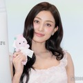 TWICEジヒョ、レースドレスから美脚スラリ アイメイクの秘訣明かす「目ってすごい力がある」 画像