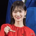 山下美月、ノースリーブでヘルシー肌見せ USJ満喫写真に「私服可愛い」「腕細くて綺麗」の声 画像