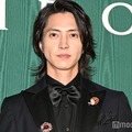 山下智久、黒スーツで圧巻スタイル披露「演劇と音楽の活動をさせていただいたので」今後の展望語る【ブルガリ展覧会フォトコール第一夜】 画像