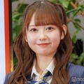 AKB48大盛真歩、バブーシュカ×フリルミニスカのガーリーコーデ披露「美脚が際立つ」「お人形さんみたい」と絶賛の声 画像