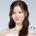 TWICEサナ、美デコルテ＆美脚輝くミニ丈ドレスで登場 ハマっている食べ物明かす 画像
