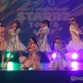 22/7、膝上ワンピから美脚ちらり キュート×クールのギャップで魅了【STARRZ TOKYO 2025】 画像