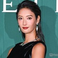 菜々緒、ブラックドレスでハイジュエリー輝く “心が揺れたこと”告白「祝福されている感じがした」 画像