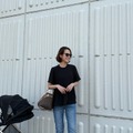 シックな万能スタイル。ブラックブラウスで叶える上品お出かけカジュアル【40代の毎日コーデ】 画像
