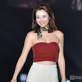 木下優樹菜、スリットスカートからスラリ美脚「スタイル抜群」「何頭身？」 画像