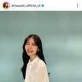 鈴木愛理、主演ドラマ『推し上司』ニコニコ笑顔のオフSHOTに「最高！」「かわいすぎる」の声