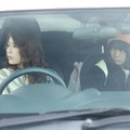 【ふたりエスケープ 第1話】先輩（岩本蓮加）、後輩（冨里奈央）に“プロの現実逃避”を伝授 到着した思わぬ目的地とは 画像