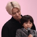JO1白岩瑠姫、サプライズ登場の人気子役を抱っこ「急にめっちゃ懐いた」初テレビドラマ制作発表会に登壇【娘の命を奪ったヤツを殺すのは罪ですか？】 画像