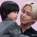 JO1白岩瑠姫、サプライズ登場の人気子役を抱っこ「急にめっちゃ懐いた」初テレビドラマ制作発表会に登壇【娘の命を奪ったヤツを殺すのは罪ですか？】 画像