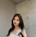 今井美桜「空き具合が調整できる」リボン付きシアートップスで胸元強調 画像