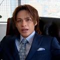 上田竜也、社長姿でキュートな笑顔＆キメ顔炸裂 “今1番うるおってほしい人”も明かす「ライブを通じて…」 画像