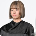 森七菜、金メッシュヘアで雰囲気ガラリ 透けタイツ×ミニスカで美脚披露【秒速5センチメートル】 画像
