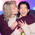 もーりーしゅーと、頬キス＆バックハグに会場悶絶 色違いカーディガンで仲良く登場【TGC北九州2025】 画像