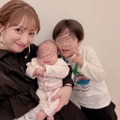 辻希美、仕事の後は母親業！0歳次女＆6歳三男との笑顔SHOT公開「お二人さんをお風呂 入れまーす」 画像