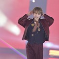 宮世琉弥、投げキッス＆ジャケット脱ぐ演出でファン魅了 水分補給の許可取りも【ガルアワ2025AW】 画像