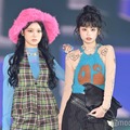ME:I・MIU（櫻井美羽）＆RINON（村上璃杏）、ペアランウェイで堂々ポージング 奇抜ファッション着こなす【ガルアワ2025AW】 画像